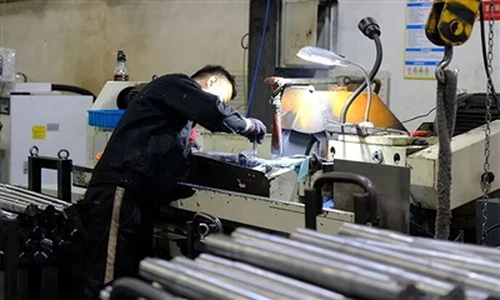 تنظيم سرعة التردد المتغير للمحركات غير المتزامنة ثلاثية الطور